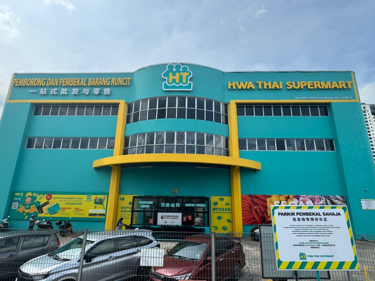 Hwa Thai Supermart main building signboard 3D LED frontlit aluminium box-up Plentong JB