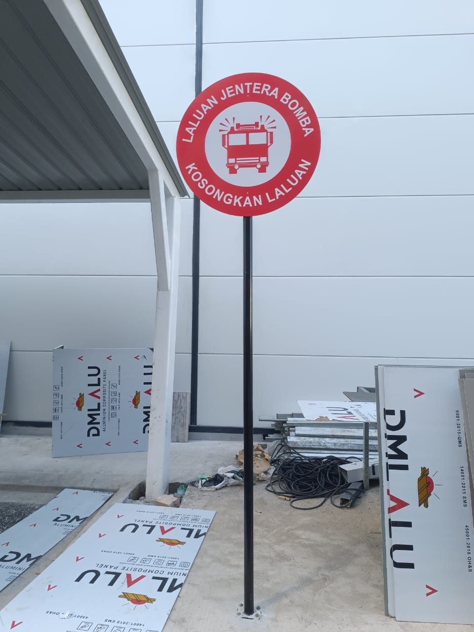Laluan Jentera Bomba fire engine access roadsign pole mounted data centre Johor
